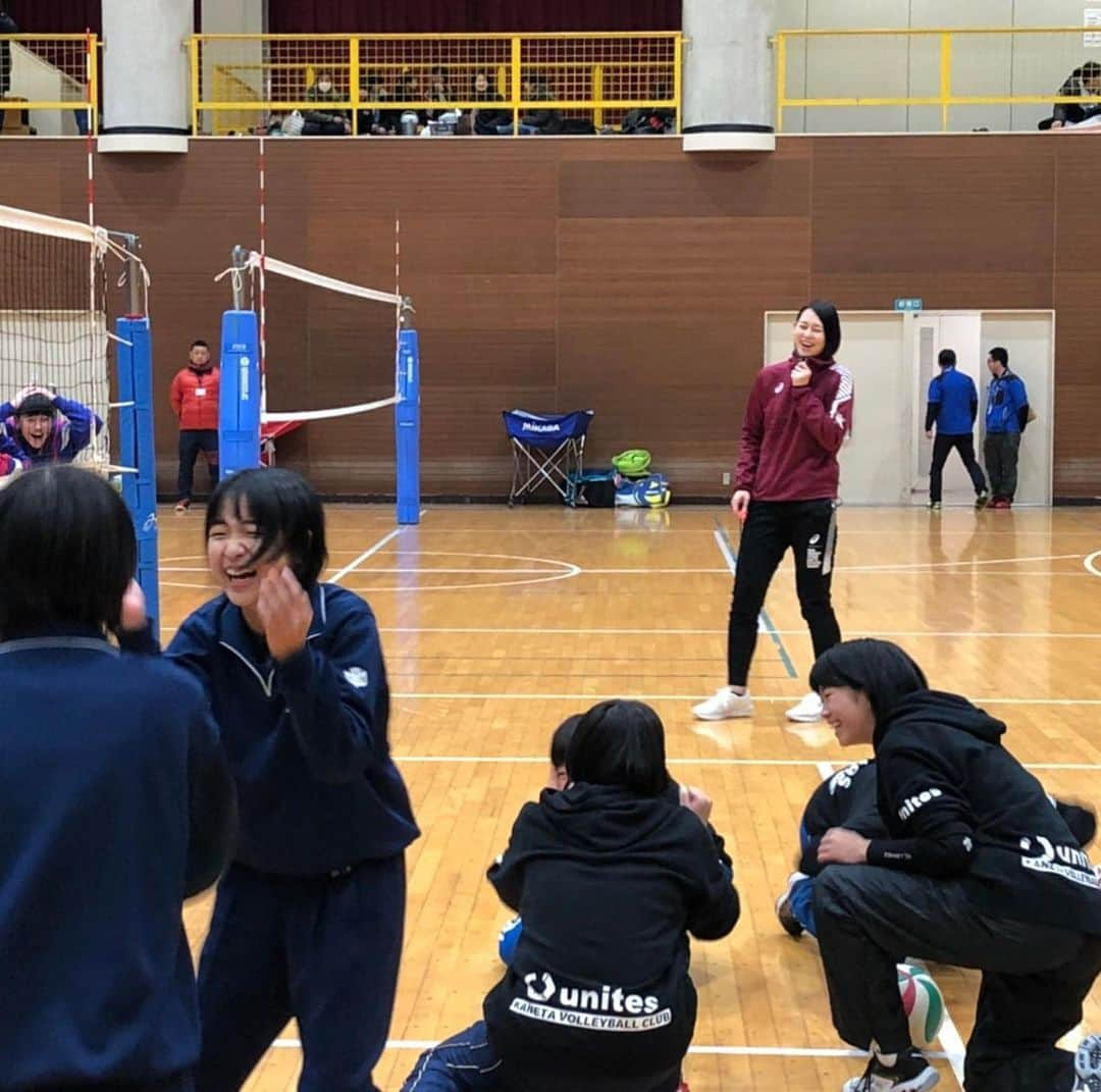 大山加奈さんのインスタグラム写真 - (大山加奈Instagram)「. . 本日は岩手県滝沢市にて バレー教室に講演会に指導者交流会と 盛りだくさんな1日でした‼︎‼︎ . . バレー教室は盛岡大学で 講演、交流、宿泊は 岩手山青少年交流の家で お世話になっています‼︎ . . 元気で一生懸命な中学生たちと 濃くて楽しい充実した時間を 過ごすことができました‼︎‼︎‼︎ . . みんなの楽しそうな顔をみるのが 本当に幸せです☺️💓 . . わたしは明日朝早くに 岩手を発ってしまいますが みんなは明日の午前中も みきとのバレー教室‼︎ 明日の午前中も実りある時間に なりますように🍀 . . 参加してくれたみんな 関係者のみなさま ありがとうございました😊‼︎ . . #体験の風をおこそう #国立岩手山青少年交流の家 #盛岡大学 #バレーボール教室 #講演会 #指導者交流会」12月7日 21時43分 - kanaoyama0619