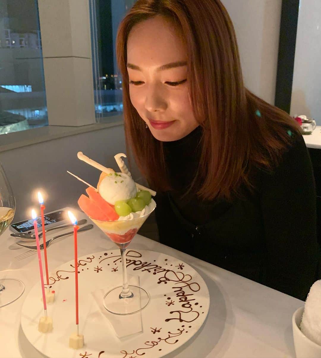 新原愛加のインスタグラム：「. いつもありがとう☺️ 27歳もよろしくお願いします❤︎」