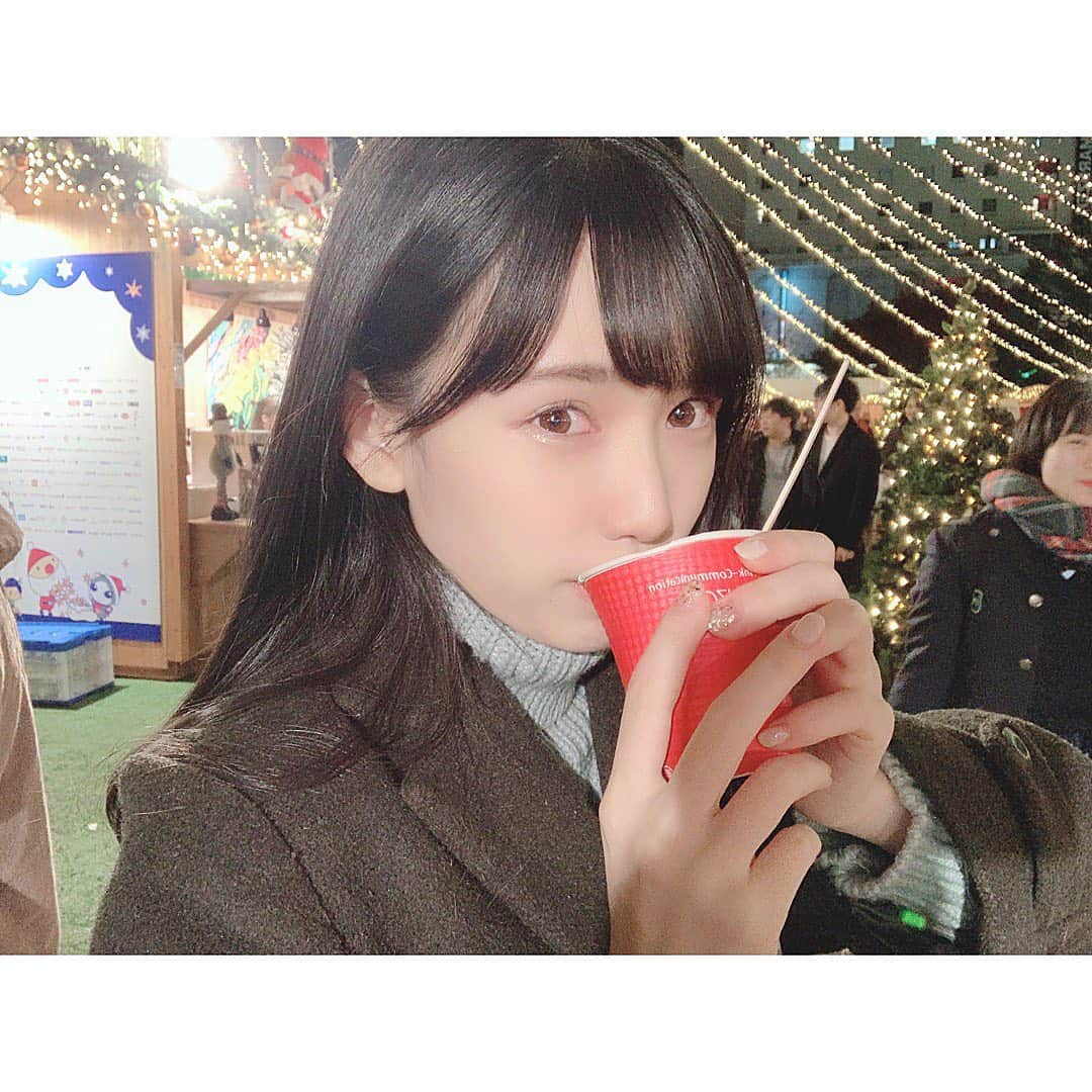 運上弘菜さんのインスタグラム写真 - (運上弘菜Instagram)「. . この前お仕事終わりクリスマスマーケット寄ってきたよ 天神のクリスマスマーケットが好きです  たま〜〜〜〜〜にネイルするんですが載せたことなかったので載せてみます 爪を見るだけで毎日頑張る気持ちが1ミリはアップする ネイルの力は偉大です . . . #christmasmarket #クリスマスマーケット  #ジェルネイル #可愛い #伸びないで欲しい #オフしに行くのが面倒　#でも可愛い」12月7日 22時03分 - nappi_0809