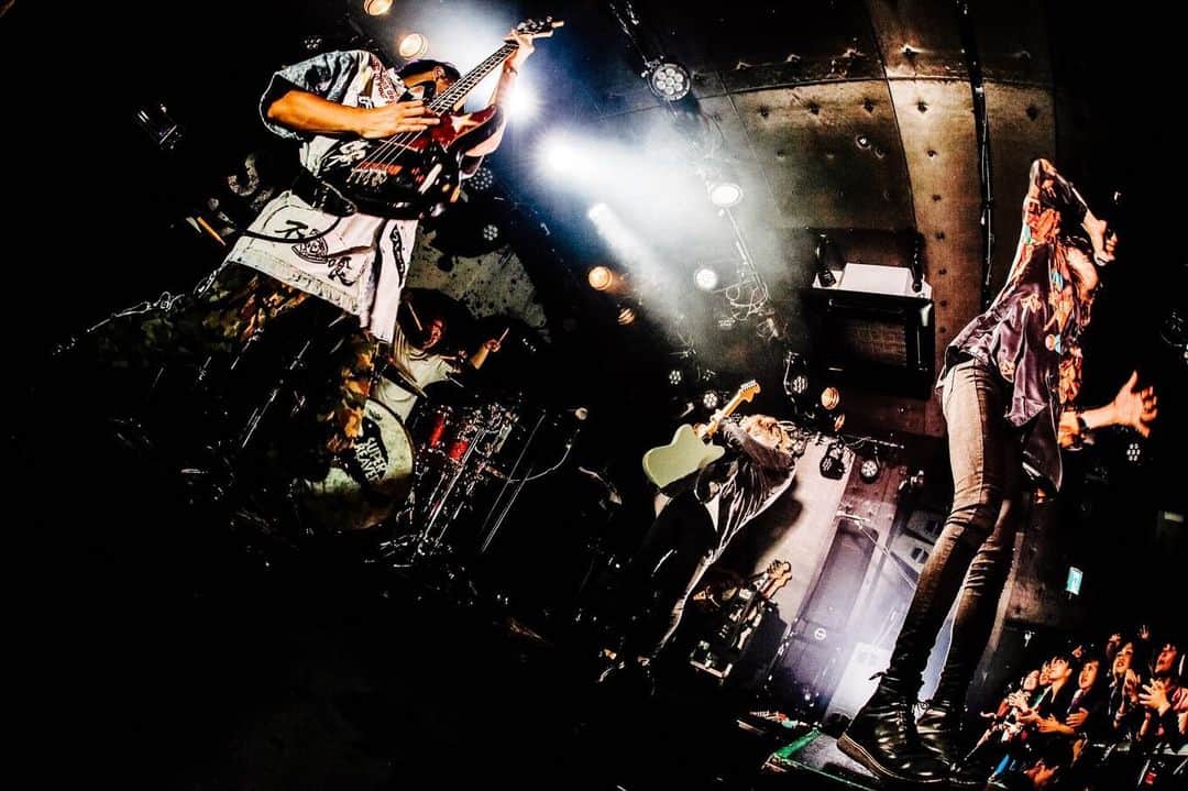 藤原広明のインスタグラム：「松山W Studio RED 『THE EXPERiMENT TOUR 2019』  w）SiM  SiM、そして松山のあなたにびっくらぶっ！！🦍🦍🦍🦍 photo by @junpeihiyoshi」