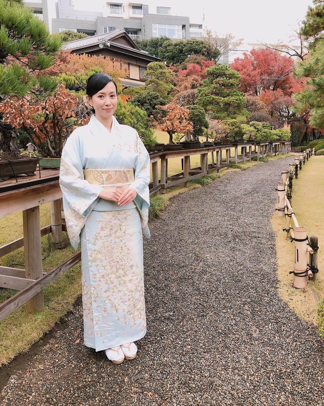 江連裕子さんのインスタグラム写真 - (江連裕子Instagram)「. 八芳園での披露宴にお呼ばれしました。 紅葉🍁が綺麗なお庭を眺めながら 素敵な結婚式でした。 . #結婚式 #結婚式コーデ #結婚式ヘアアレンジ #結婚式お呼ばれ #八芳園 #八芳園ウェディング #八芳園花嫁 #八芳園披露宴 #wedding #着物 #着物ヘア #着物ヘアアレンジ #着物コーディネート #着物女子 #着物好き #kimono #kimonostyle #kimonofashion #kimonogirl #江連裕子」12月7日 22時04分 - yuko_ezure