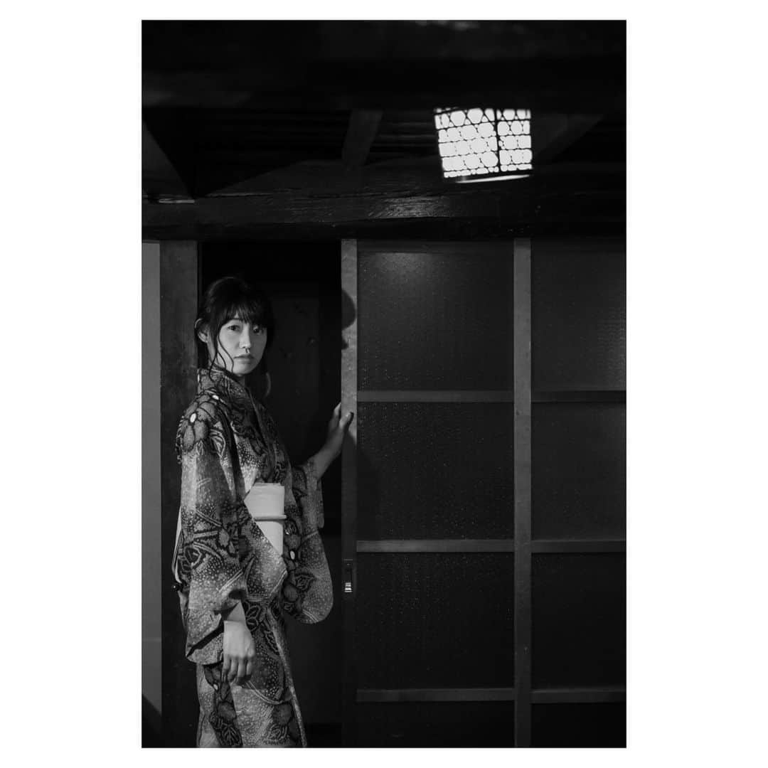 一木千洋のインスタグラム：「フォトエッセイのオフショット﻿ ﻿  #フォトエッセイ #一木千洋 #ポートレート #浴衣」