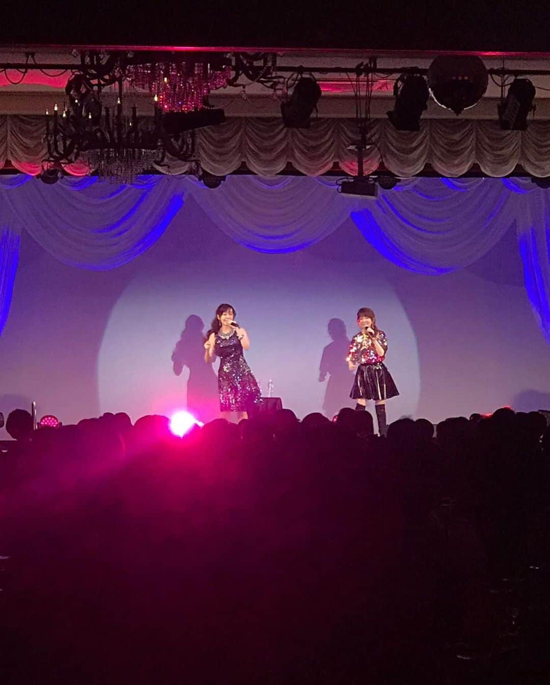 早見優さんのインスタグラム写真 - (早見優Instagram)「Thank you all for coming to our concert last night in Aomori.  無事にディナーショーを終えました。昨日もいろいろなハプニングがあり楽しかったです！  #松本伊代  #ディナーショー #リンゴ  #天然 に癒されるー」12月7日 22時52分 - yuyuhayami