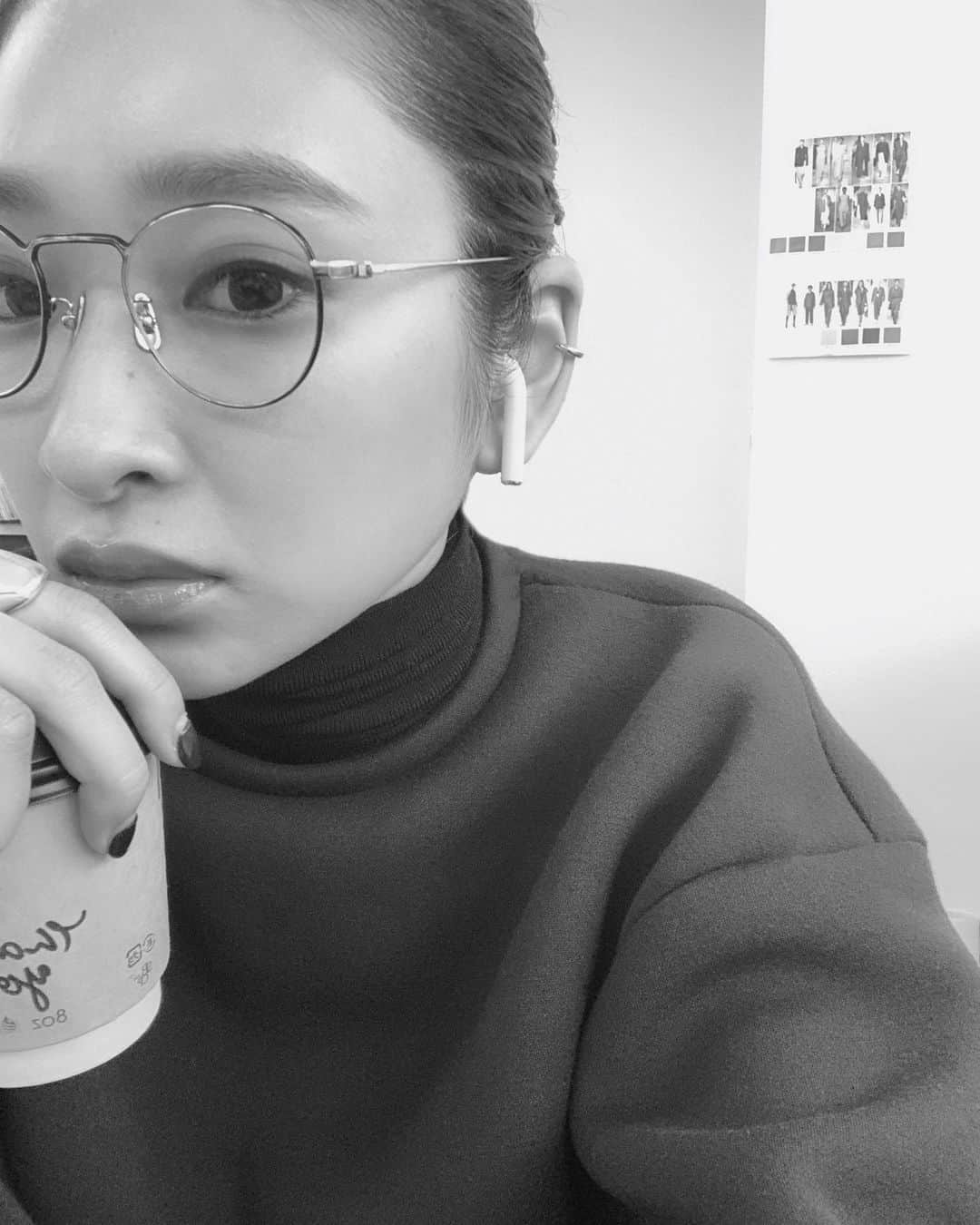 のインスタグラム：「.﻿ ﻿より自然な睫毛のデザインに﻿ してもらって大満足。﻿ マツエク付けてます！って風にしたくなく﻿ 自まつ毛に近い感じで、、というアバウトな﻿ オーダーにいつも丁寧に応えてくれて🙏🏼﻿ ﻿ もうずっとこれでいこうと思う😌﻿ ﻿ いつもご質問頂くので参考になればと﻿ デザイン記載しました↓﻿ ﻿ 【上睫毛】﻿ (目頭)9mm﻿ (真ん中)10mm﻿ (目尻)9mm﻿ 140本/Dカール/太さ0.1mm﻿ ﻿ 【下睫毛】﻿ 80本/Jカール/太さ0.1mm﻿ ﻿ @lucieo_eyelash ﻿」