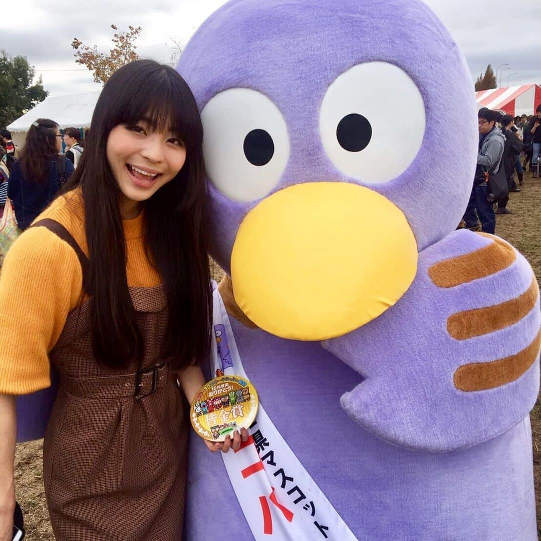 寺嶋由芙さんのインスタグラム写真 - (寺嶋由芙Instagram)「埼玉に来たらこの方にご挨拶しておかないと！埼玉の主、コバトン様ヾ(*ﾟωﾟ*)ﾉ 千葉県民の私にもいつも優しくしてくれてありがトン(/ω\*)♡ ・ #埼玉県 #ゆる玉応援団 #コバトン #シラコバト #ご当地キャラ #はにゅはにゅ #世界キャラクターさみっとin羽生 #埼玉県 #羽生市 #羽生 #ゆっふぃー #アイドル #japaneseidol #idol #ゆるキャラ #yuruchara #吉祥物 #チーバくん」12月7日 23時19分 - yufu_terashima