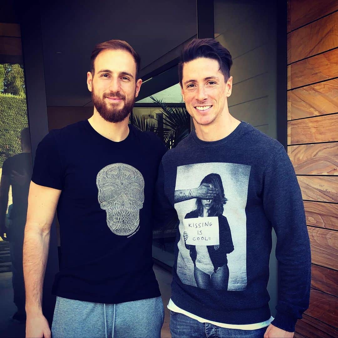フェルナンド・トーレスのインスタグラム：「Hoy con el hombre récord @oblakjan . Más  porterías a cero en la historia del @atleticodemadrid . Un honor para todos los #atleticos tenerte entre nosotros . Enhorabuena amigo #forzaatleti  Today with the record man @oblakjan . Most clean sheet in @atleticodemadrid history . An honour for all the #atleticos to have you with us. Congratulations my friend !! #forzaatleti」