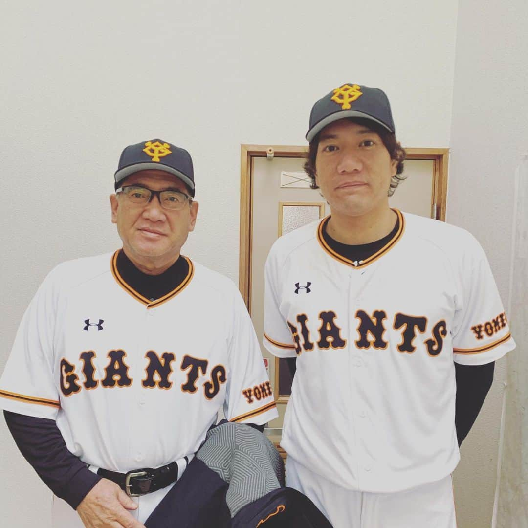 林昌範さんのインスタグラム写真 - (林昌範Instagram)「こんばんは。 今日は群馬県前橋市で野球教室をしてきました‼️ 気温8度の中、コーチ2人は寒いと震えてましたが子供達は元気いっぱいに球場を走り回ってました笑 改めて歳取ったなとショックを受けながら帰宅しました😢 #読売ジャイアンツ #読売新聞 #野球教室#群馬県#前橋市 #講師#津末英明　さん #現役時代色々教えてもらった方 #マスクは必須アイテム」12月7日 23時36分 - masanorihayashi24