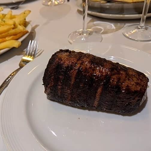 ヘンリー・カヴィルさんのインスタグラム写真 - (ヘンリー・カヴィルInstagram)「If you don't like the meats....look away now.  I went out for a little more culture last night and found the best steak I've ever had!! Genuinely.... I don't need to post this, I just feel like I should. The steak in Argentina is absolutely incredible...... I had a 600 gram filet mignon and didn't slow down once throughout. That coupled with some mega good malbec, made it a dinner I will not forget!  Then I got to meet the people responsible for the legendary hunk of meat in the kitchen of El Mirasol (that's the restaurant). This fella here clearly thinks I'm great. Couldn't cross my wrists for Heliotrope but maybe some Quen would give me the edge!  #BuenosAires #Argentina #ElMirasol #Steak #TheWitcher」12月8日 0時14分 - henrycavill