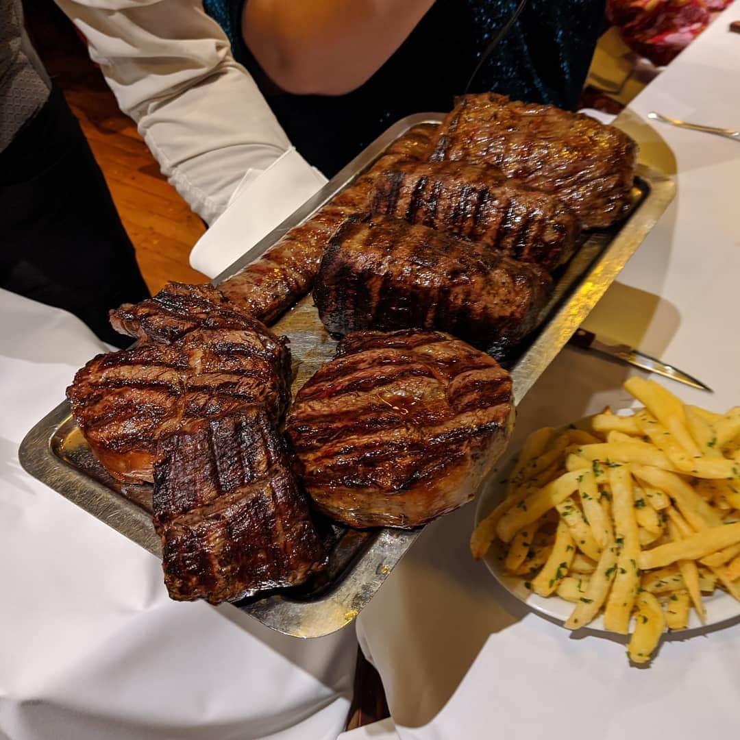 ヘンリー・カヴィルさんのインスタグラム写真 - (ヘンリー・カヴィルInstagram)「If you don't like the meats....look away now.  I went out for a little more culture last night and found the best steak I've ever had!! Genuinely.... I don't need to post this, I just feel like I should. The steak in Argentina is absolutely incredible...... I had a 600 gram filet mignon and didn't slow down once throughout. That coupled with some mega good malbec, made it a dinner I will not forget!  Then I got to meet the people responsible for the legendary hunk of meat in the kitchen of El Mirasol (that's the restaurant). This fella here clearly thinks I'm great. Couldn't cross my wrists for Heliotrope but maybe some Quen would give me the edge!  #BuenosAires #Argentina #ElMirasol #Steak #TheWitcher」12月8日 0時14分 - henrycavill