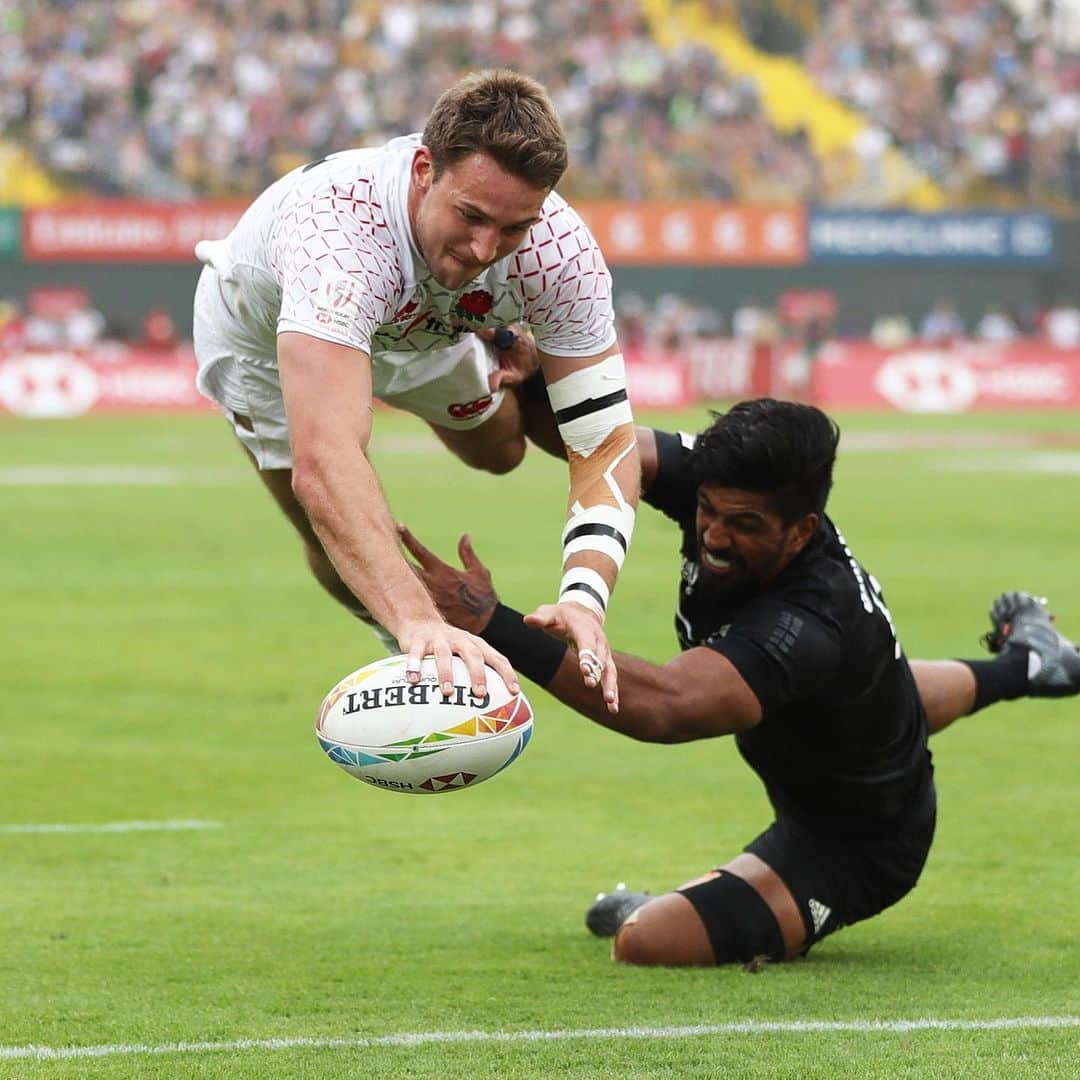 ラグビーイングランド代表さんのインスタグラム写真 - (ラグビーイングランド代表Instagram)「Thank you Dubai 🌹 ⠀⠀⠀⠀⠀⠀⠀⠀⠀ England men take bronze🥉after beating Samoa 🇼🇸 while England women overcame Ireland 🇮🇪 on day 3️⃣ to finish 9th. ⠀⠀⠀⠀⠀⠀⠀⠀⠀ Thank you to all of the fans who got behind both teams. See you next week in Cape Town 🇿🇦 👋 ⠀⠀⠀⠀⠀⠀⠀⠀⠀ #rugby #rugbygram #sevens #rugbysevens #Dubai7s」12月8日 0時11分 - englandrugby