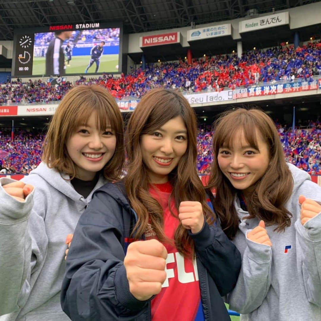 橘ゆりかさんのインスタグラム写真 - (橘ゆりかInstagram)「2019シーズンが終了❗️﻿ ﻿ 優勝争いってこんなにキラキラ高まって﻿ メラメラ燃えて楽しいんだということを知りました✨﻿ でも今めちゃくちゃ悔しい😭﻿ ただ来シーズンはACLもあるしさらに強いFC東京を見ていきたい応援したいです🔵🔴﻿ たくさん勇気と感動をもらいました！﻿ ありがとうございました！！﻿ 最後までお疲れ様でしたー‼️﻿ ﻿ ﻿  #fctokyo #12月7日 #Ｊリーグ #最終節 #FC東京 #日産スタジアム #マリノス #優勝おめでとうございます #萩田帆風 #橘ゆりか #小室さやか #avexmanagement #tokyo」12月8日 0時12分 - yuricalcal