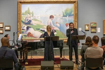 ジェイク・ジレンホールさんのインスタグラム写真 - (ジェイク・ジレンホールInstagram)「Singing Sunday in the Park with George in front of the actual George’s masterpiece with the incomparable Annaleigh Ashford & Jeanine Tesori and my Disney prince hair. Come see us this summer in London!」12月8日 0時12分 - jakegyllenhaal