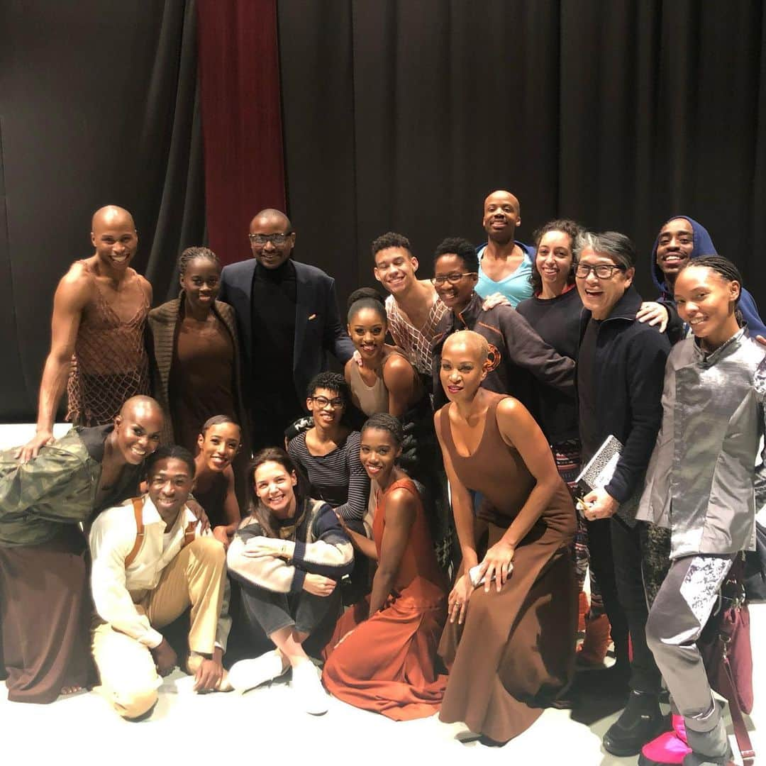 ケイティ・ホームズさんのインスタグラム写真 - (ケイティ・ホームズInstagram)「Thank you @alvinailey for such a beautiful show! #nycitycenter」12月8日 0時30分 - katieholmes