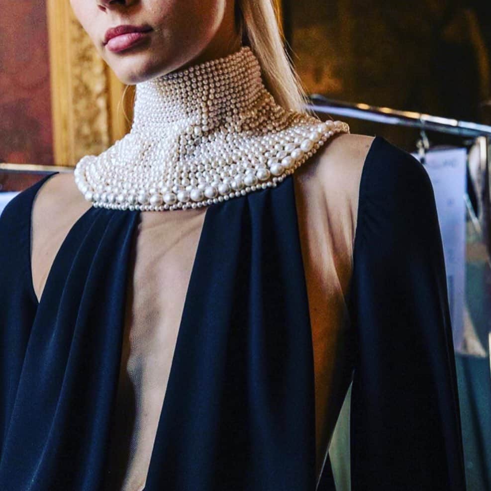 ステファンローランさんのインスタグラム写真 - (ステファンローランInstagram)「Detail of natural pearls embroideries . @judefotografy #hautecouture #operagarnier」12月8日 1時03分 - stephanerolland_paris