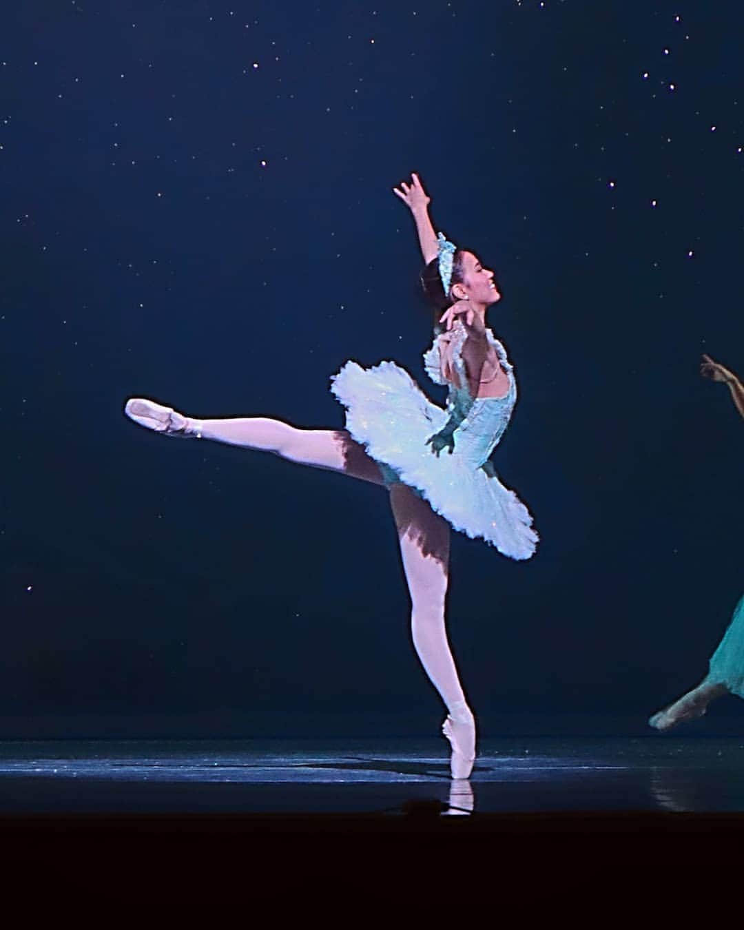 Lily Saito (齊藤莉理)のインスタグラム：「First weekend of shows start today! So excited to perform as Snow Queen tonight for the first time in @nashvilleballet 's Nutcracker! ❄  Purchase your tickets with the code NBDANCER for a discounted price! Ticket link in bio ❣🙏🏻 |📸 @nscheuerr | #NashvilleBallet #Nutcracker」