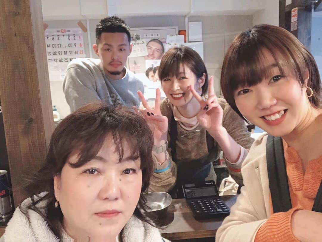 木村沙織さんのインスタグラム写真 - (木村沙織Instagram)「. いつかのりほとママ🥰 . . #チョコケーキ染みました🥺 #ありがとでした🍰 . #リーグ後半戦も頑張ってねー☺️💪🏼 . . #32サニー」12月8日 1時10分 - saoriiiii819