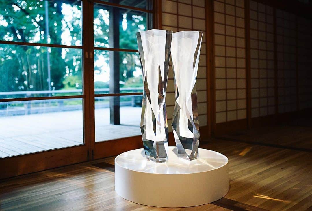 ノリタカタテハナのインスタグラム：「Frozen Boots, 2014 ﻿ ©︎2019 NT K.K.﻿ Courtesy of KOSAKU KANECHIKA﻿ Photo by @gionstudio﻿ ﻿ #NoritakaTatehana﻿ #PortlandJapaneseGarden﻿ #Sculpture﻿」