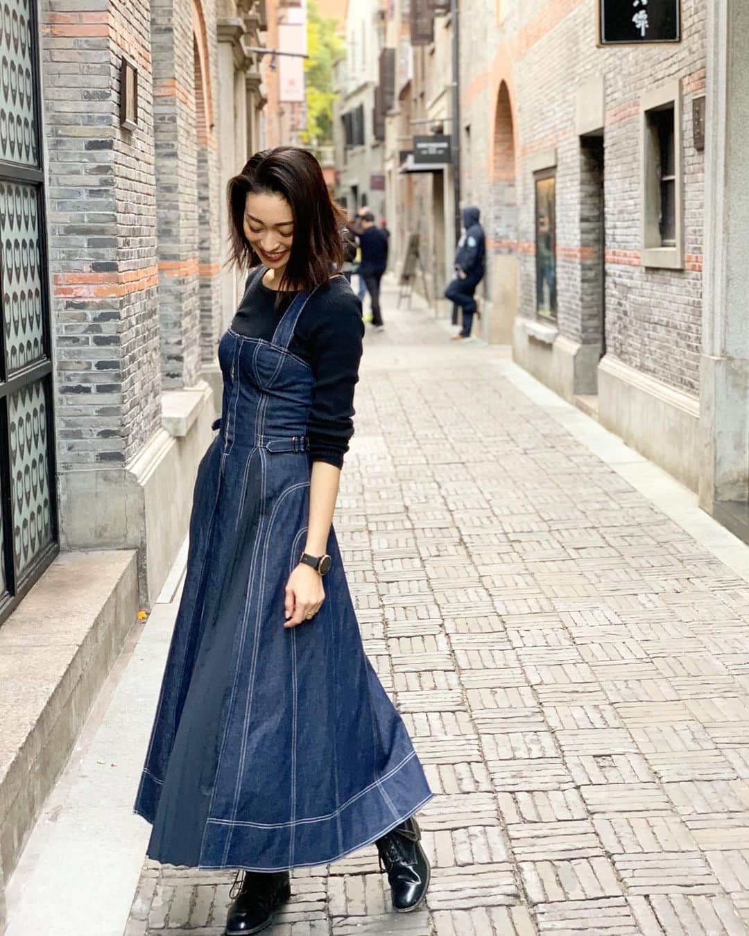 のインスタグラム：「in 上海🇨🇳 ・ 4度目の上海。 毎度行くたびに凄い速度で変化してる。 初めて行った16年前とまるで違う！ ・ ・  @casa_fline @akemi_ishii_ の定番ワンピースは、やっぱり可愛い😍👏👏👏✨ ・ ・ #china #shanghai  #xintiandi  #中国 #上海 #新天地 #casafline #ootd #クマフク #旅クマ子」