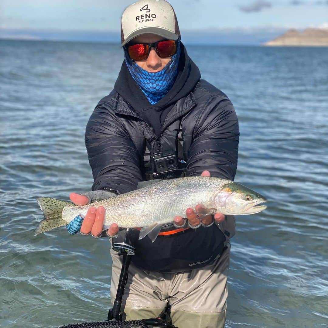 ジェイコブ・ダルトンのインスタグラム：「#OneThousandHobbies #FlyFishing」