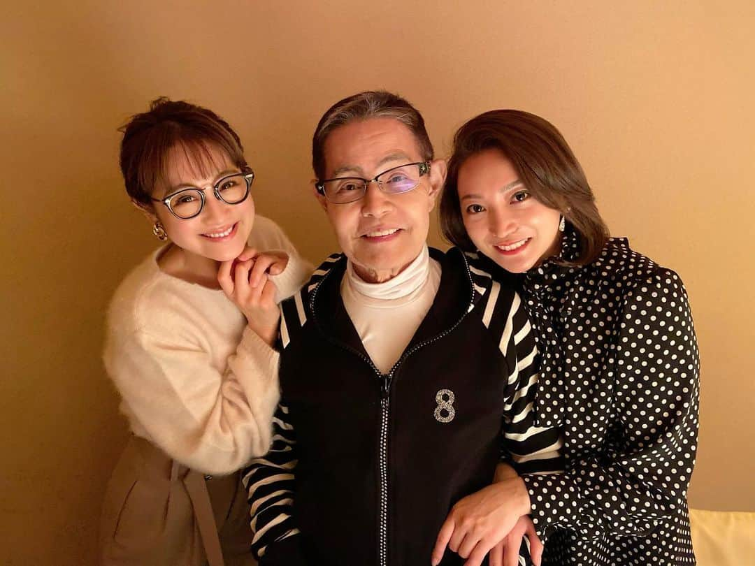 鈴木奈々さんのインスタグラム写真 - (鈴木奈々Instagram)「昨日は加藤茶さん夫婦と ダブルデートしました🥰 お寿司を食べに行きました🍣 たくさん笑ってすごく楽しかったです🌼 お二人に出会えて幸せです✨✨✨ 相変わらず面白くて仲良し夫婦でした💕💕 #ダブルデート #加藤茶さん夫婦 #ラブラブ」12月8日 12時34分 - nana_suzuki79