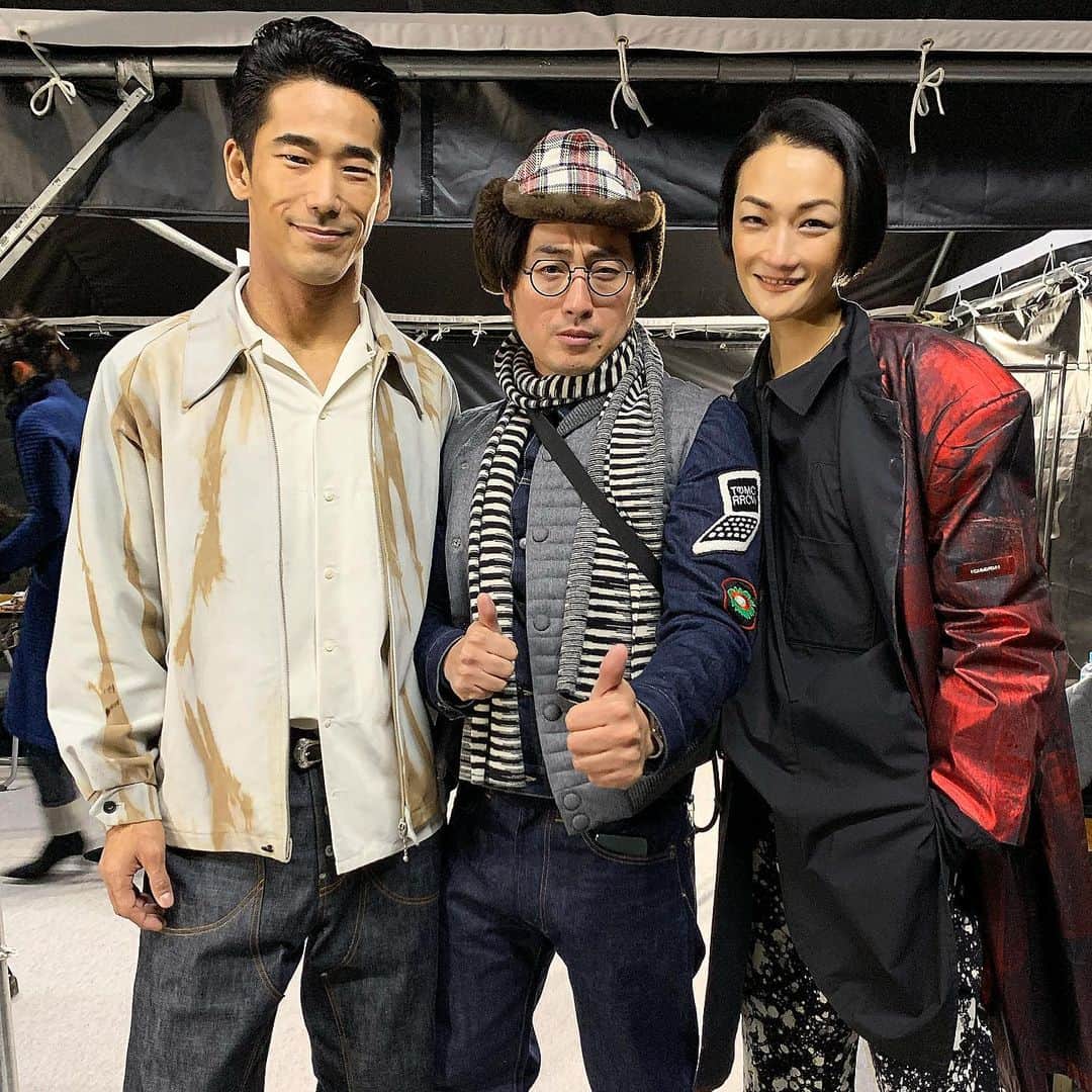 小林直己さんのインスタグラム写真 - (小林直己Instagram)「岡山城で行われた初のファッションショー『The ”O.SHIRO” Collection』にモデル、そしてオープニング・パフォーマンスをしました。  @gqjapan が中心となり、 @n_hoolywood や @facetasmtokyo など日本を代表するファッションブランドの皆さんと、 #岡山デニム などの日本が誇る繊維産業、また、岡山城という歴史的遺産で行われ経済産業省と自治体も協力する取り組みは、とても刺激的でした！  以前、パリコレでモデルとしてランウェイを歩いた経験はありましたが、 今回はあらためて @ai_tominaga_official さんを筆頭とする、世界中で戦うモデルの皆さんからとても影響を受けました！  パフォーマンスでは、#名刀太鼓 の皆さん、藤原さんとのコラボレーションでした。  It was an incredible night to spend with the special fashion show ’The ”O.SHIRO” collection’ at Okayama castle hosted by @gqjapan !! The show featured Japanese textile industry starting with Okayama’s internationally well known denim.  At the opening I gave my original Samurai Sword Dance Performance, a fusion between dance and “Tate” (art of katana sword fight performance). #EXILE #三代目JSOULBROTHERS #三代目JSOULBROTHERSfromEXILETRIBE #三代目JSB #三代目 #3jsb #ldh #小林直己 #NaokiKobayashi  #gqjapan #gq @gq #fashion #model #ファッション #岡山城 #岡山 #城コレ #oshiro2019 #グランメゾン #グラメ #サプライズ #武者修行 #まだまだ人生修行中」12月8日 11時11分 - naokikobayashi_works