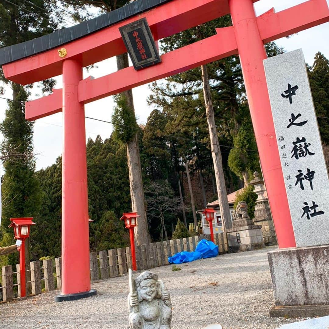 カイヤさんのインスタグラム写真 - (カイヤInstagram)「Unbelievable Power Spot‼️‼️ Nakanotake Jinja⛩ At the foot of Mt. Myogisan is Daikoku Statue‼️ Biggest Daikoku 7 stories,  20 meter, weight 8.5 tons. He is the God for good fortune. ⭐️⭐️⭐️ Daikoku is holding a sword to dispel disease, misfortune, evil spirits and bring good fortune.🌟🌟🌟 . . . . . . . . . . . . . . . #caiya #gunma #japan #travel #fortune #happiness #jinja #money #mountains  #statue #trip #gold #power #powerspot #feelinggood #lovinglife #loving #freedom  #doit #goodluck #goodluckcharms」12月8日 11時14分 - caiya.kawasaki