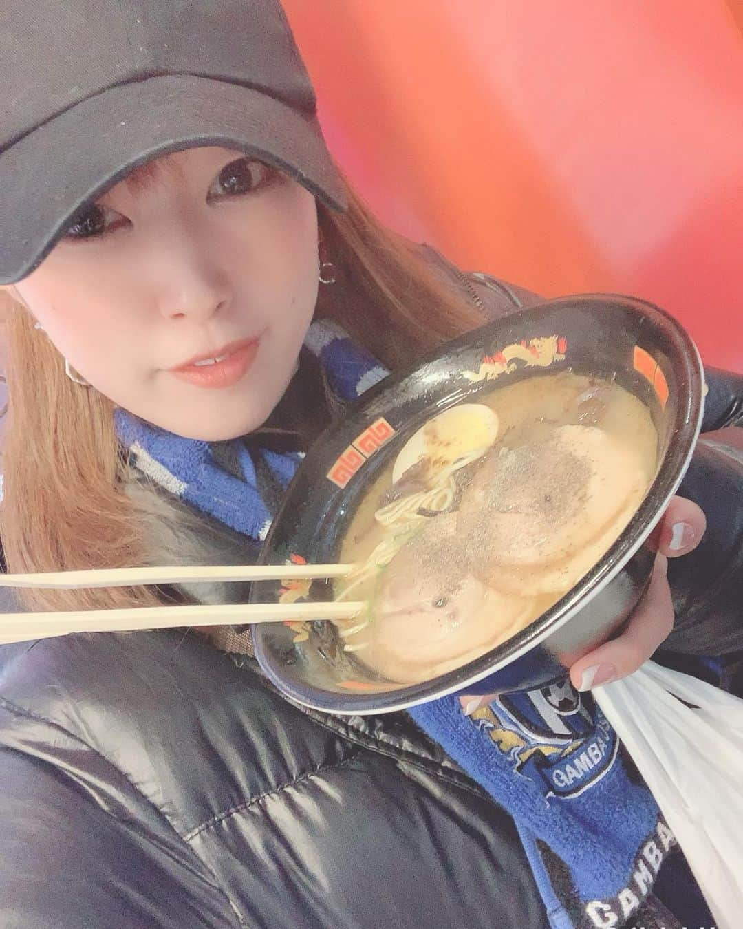 矢代梢さんのインスタグラム写真 - (矢代梢Instagram)「最高の一日 寒い時期の埼スタで食べるラーメンが好きすぎる👏✨✨✨ #ガンバ大阪 #ガンバ大阪サポーター #対浦和レッズ #スタグル #ラーメン #アップギリギリでいつも焦って食べる  #それもまた良き #埼玉スタジアム #🍜 #jリーグ」12月8日 11時38分 - kozue_yashiro