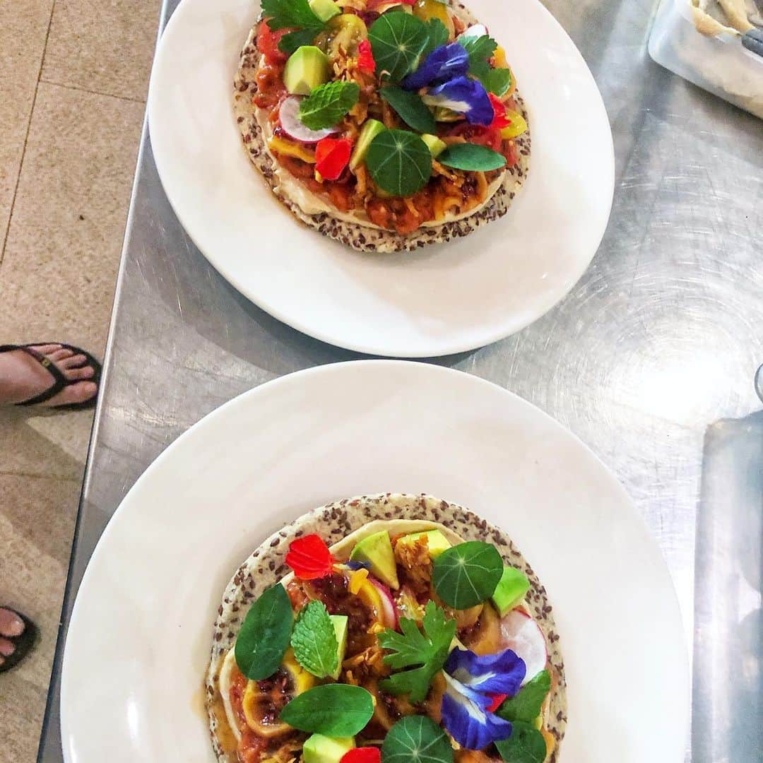 セリーナ・ジェイドのインスタグラム：「My first attempt at a RAW vegan pizza! #veganbodybuilding #veganrecipes」