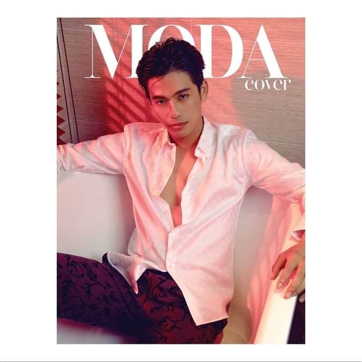 森崎ウィンのインスタグラム：「ミャンマーの雑誌。 #moda  に出させて頂いてます(^o^) 日本では見れないので… インスタで見せます(^o^) うふふ #森崎ウィン  #winmorisaki  #雑誌の現場となったホテル #めっちゃ良いところでした  #aweimettayangon」