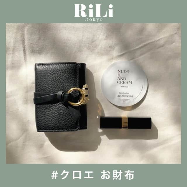 RiLiさんのインスタグラム写真 - (RiLiInstagram)「大人かわいい🕯【クロエのお財布】💐🐩 ..... 新しいお財布何にしようかな？って子は【クロエのお財布】を候補に入れてみては…？💋コンパクトなミニサイズも使いやすい長財布もあるよ🌿 ちょっぴり、くすんだあわいカラーが豊富なのもうれしいポイント🥣お気に入りのデザインが見つかるはずだよ🐇🌷 大人かわいいクロエのお財布🌜誕生日やクリスマスプレゼントにおねだりしてみてもいいかも……？🎄 ❣ ❣ ❣ ❣ ❣ サイトやSNSで掲載させていただくお写真募集中😘📸 かわいいコーデやアイテム、注目スポットなどが撮れたら、ハッシュタグ→#rili_tokyo  を付けて投稿❗ ． Special Thanks💋 Photo by @3ur1u @rii_maru @uuu___k @aym.usb___d @hnk.__ @___erumaron___ @t_4_a_2 ． #冬 #冬コーデ #chloe #クロエ #お財布 #ミニ財布 #wallet #ミニウォレット #折りたたみ財布 #プレゼント #ご褒美  #消えそうな色コーデ  #ブラウンコーデ #ベージュコーデ  #ワントーンコーデ #シンプルコーデ  #カジュアルコーデ #ガーリーコーデ #置き画 #置き画くら部 #今日のコーデ #コーデ #コーディネート #RiLi  #おしゃれさんと繋がりたい #お洒落さんと繋がりたい #ファッション #패션스타그램 #ootd」12月8日 12時00分 - rili.tokyo