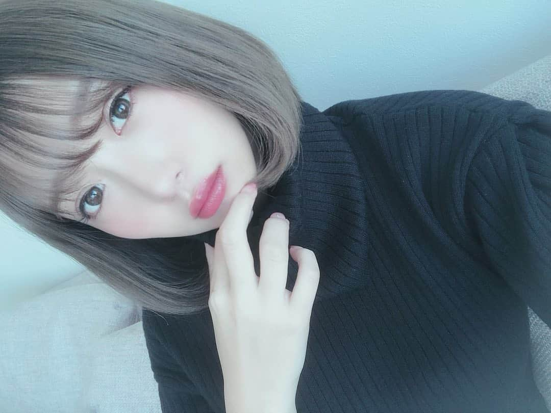 COCOさんのインスタグラム写真 - (COCOInstagram)「. @liplupinus のグロス…💋✨ 私は口紅の後に重ねて塗ってます💎 ルピナスのリップは塗った直後から唇のボリュームと潤いが増してぷるんぷるんになるよ🥰 ほんと最高。。💖お試しあれ✨ #人幹細胞コスメ #リップルピナス #リップグロス」12月8日 12時04分 - coco_coco000