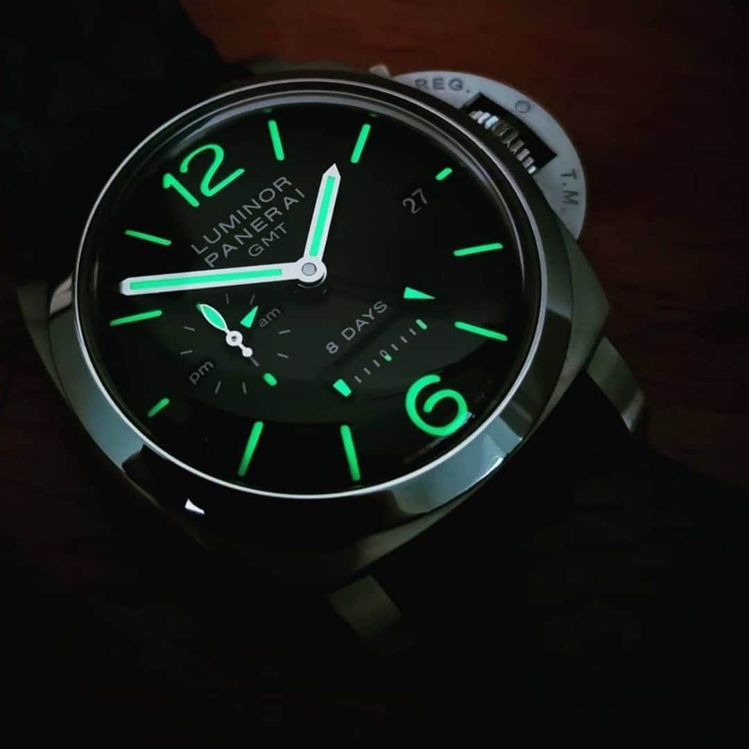 パネライのインスタグラム：「A perfect way to say goodnight. Under the glow of a #Panerai #PAM233 Lume. Pic by @notdnl #paneraicentral」