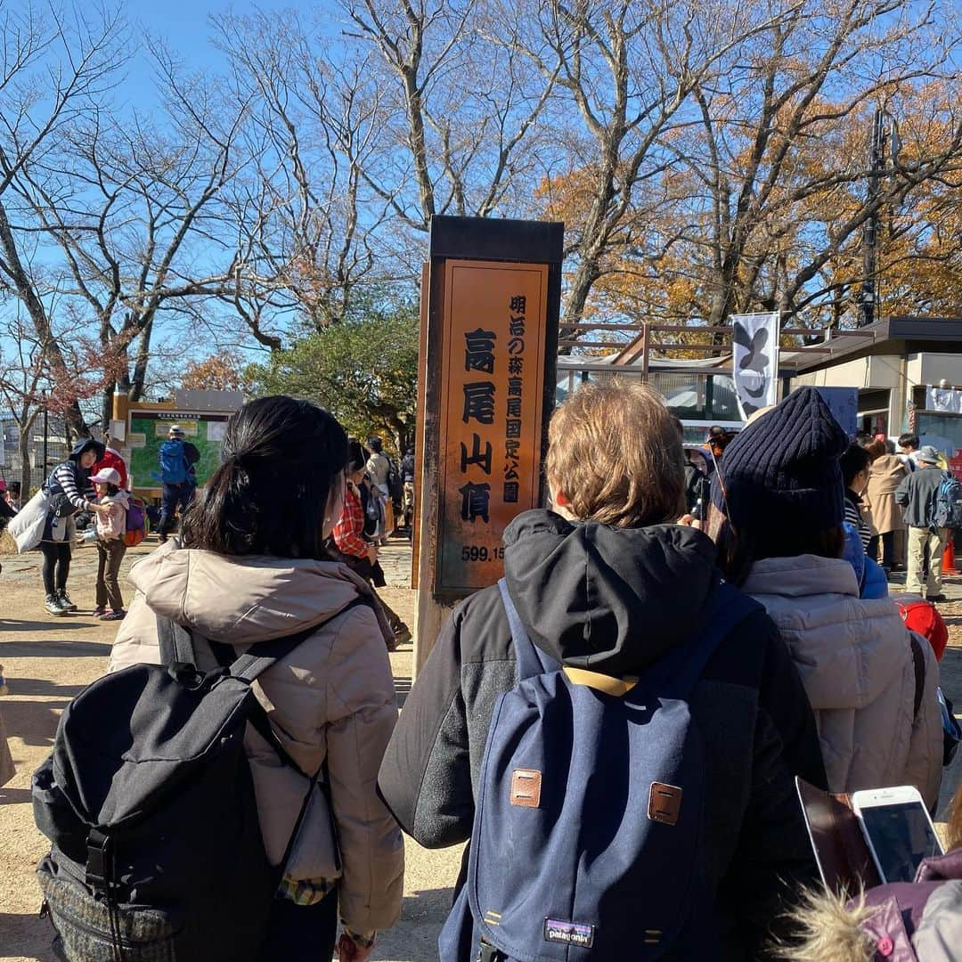 宋美玄さんのインスタグラム写真 - (宋美玄Instagram)「高尾山に来ました。今回は稲荷山ルート。小学2年生のミコたんはまだまだ行けそうですが、縦走しちゃうと麓の温泉が遠くなるので下山しまーす。 #高尾山 #めっちゃ混んでる #稲荷山コース #富士山がきれい」12月8日 12時13分 - mihyonsongkobe