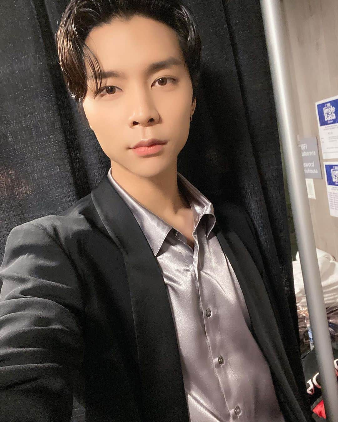 NCT 127さんのインスタグラム写真 - (NCT 127Instagram)「Performing again in Chicago this year was so amazing, it’s always nice to be back home. Really thankful for everyone welcoming me back🙏 And Happy Holidays everyone!🤗 #NCT #NCT127 #Johnny #JingleBash #Chicago」12月8日 12時18分 - nct127