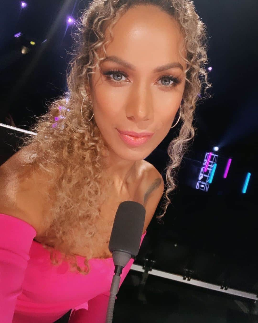 レオナ・ルイスのインスタグラム：「Doing a spot of judging on @thexfactor The Bands 🎤 💜 excited for the talent on the show ✨✨✨✨」