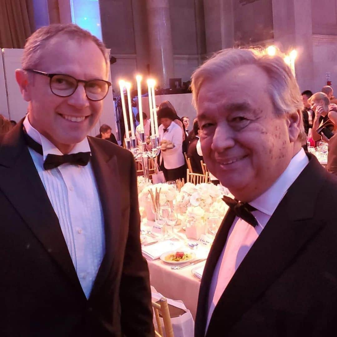 ランボルギーニさんのインスタグラム写真 - (ランボルギーニInstagram)「Automobili Lamborghini Chairman and CEO Stefano Domenicali attended the 24th Annual UNCA Awards and had the great honor to meet the @unitednations Secretary-General @antonioguterres.  #lamborghini #unitednations #uncaawards2019」12月8日 3時54分 - lamborghini