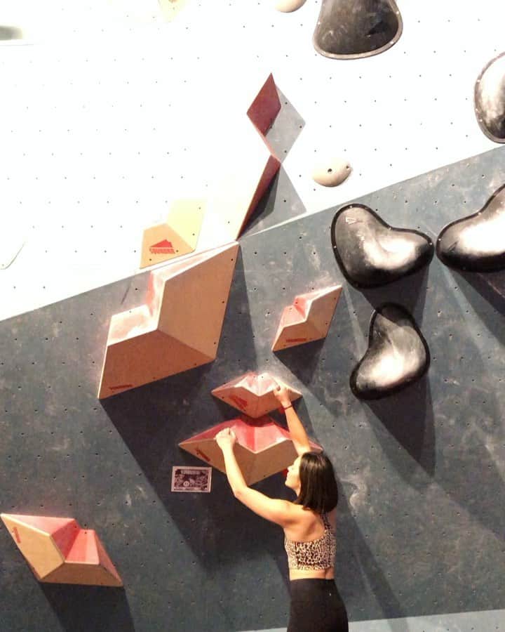 松島エミのインスタグラム：「🐒 #bouldering #bouldergarten #ボルダリング #outdoorvoices」