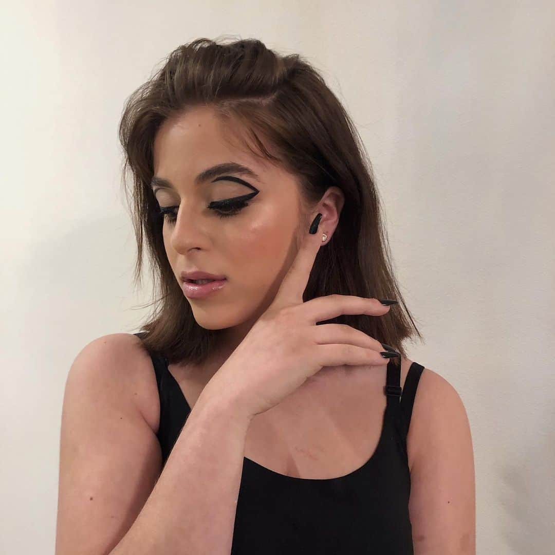 ベイビー・アリエルさんのインスタグラム写真 - (ベイビー・アリエルInstagram)「i had the weirdest dream last night」12月8日 4時14分 - babyariel