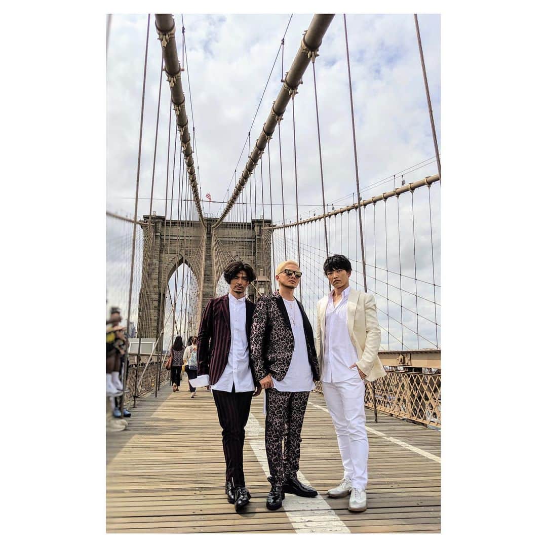 U-YEAH のインスタグラム：「New York memories... #newyork  #brooklynbridge  #funkytrickyparty」
