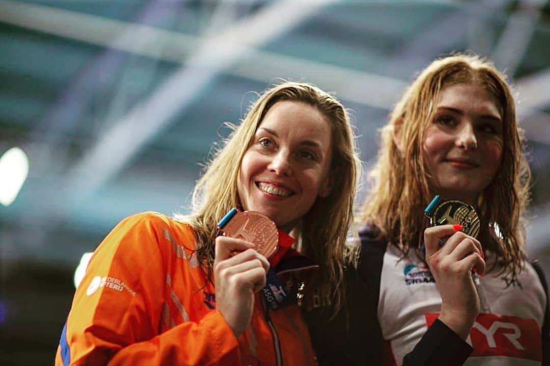 フェムケ・ヘームスケルクさんのインスタグラム写真 - (フェムケ・ヘームスケルクInstagram)「Ended one of my last 200 Free sc with a beautiful 🥉 medal. Always an amazing fight with @kikkafede88 for already so many years!!! Congrats @freyaanderson_ for another 🥇! Tomorrow 50 Free 🔥 . . . #Euroswim2019 #200Free #TeamNL 📸 : @knzbned & @jokleindl」12月8日 4時43分 - femheemskerk