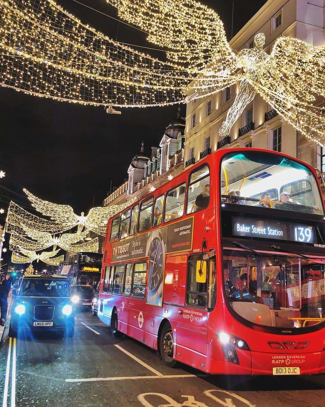 Seyda♥ Travel & Natureのインスタグラム：「Another very #london photo ❤️🖤💙 #seydauk」