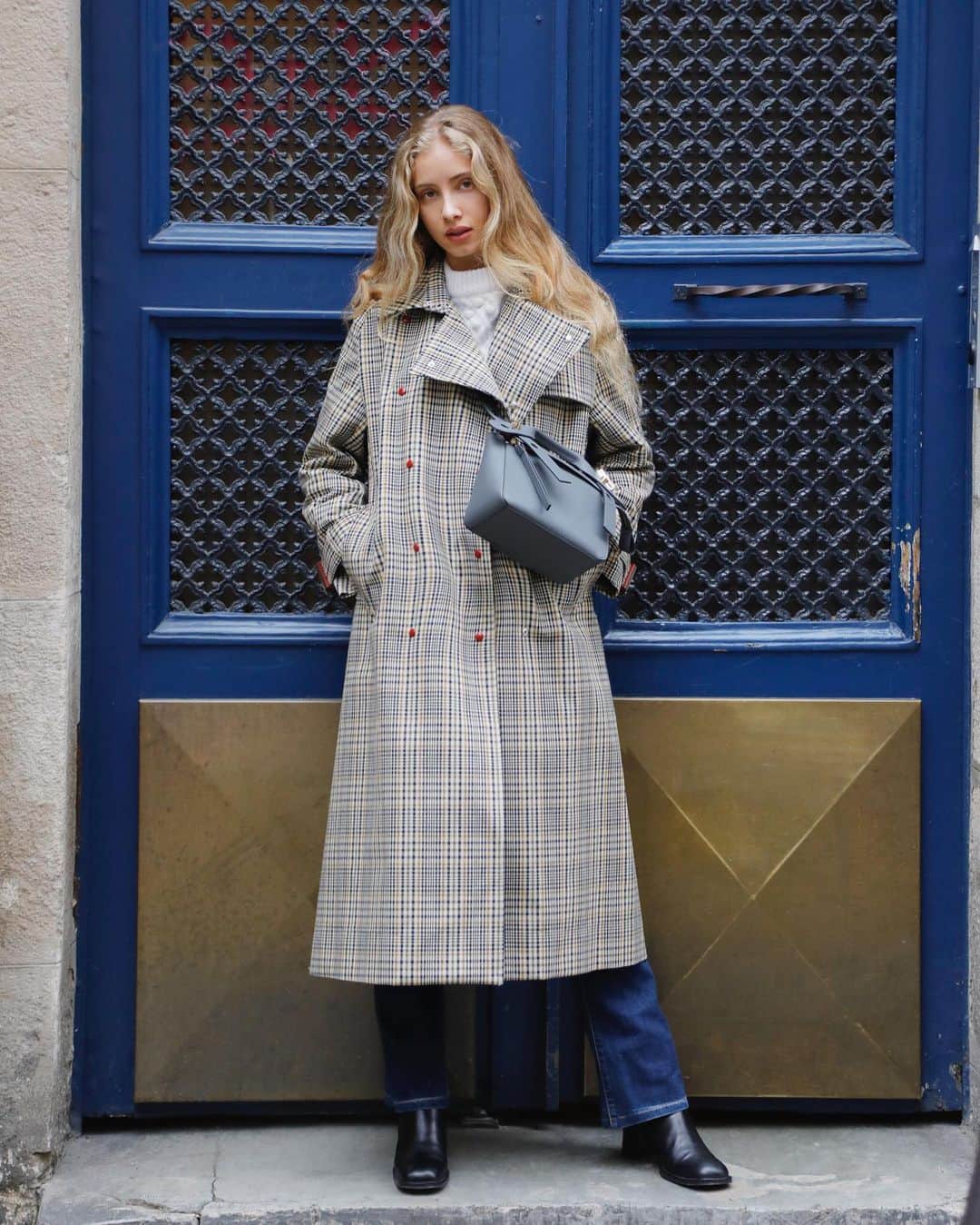 Sophie Hulmeのインスタグラム：「The Bolt and a classic Sophie Hulme trench. Cosy!」