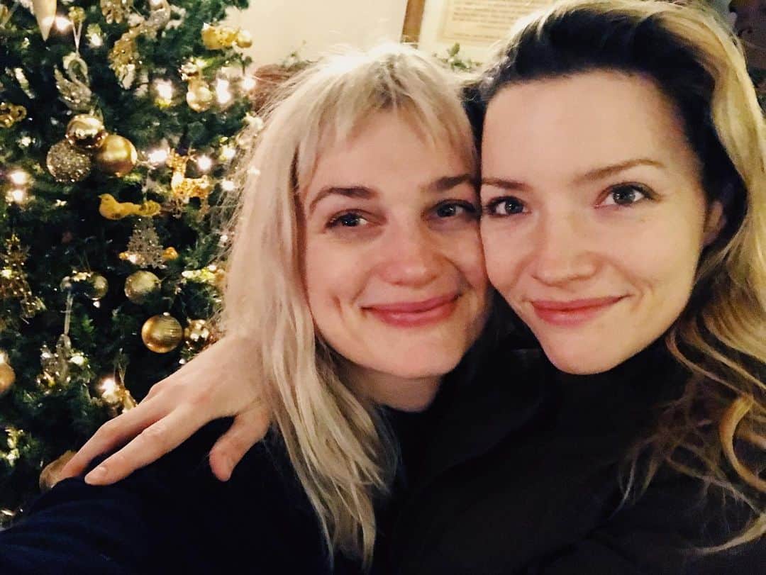 ファイン・フレンジーのインスタグラム：「happy Christmas in the countryside with this one ♥️♥️ @talulahrm」