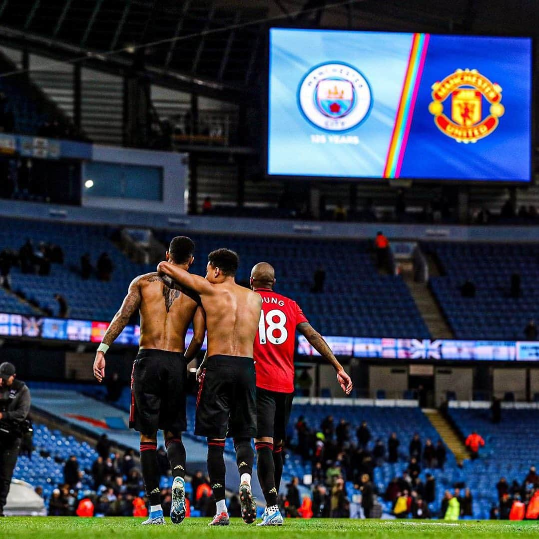 ジェシー・リンガードさんのインスタグラム写真 - (ジェシー・リンガードInstagram)「Nothing better than a derby win!! We battled from start to finish 💪🏾 Not a bad early Christmas present for our fans!! 🎁🔴🔴🔴🔴🔴🔴🔴🔴🔴🔴🔴 #UnitedTogether #MUFC #GetIn」12月8日 5時07分 - jesselingard