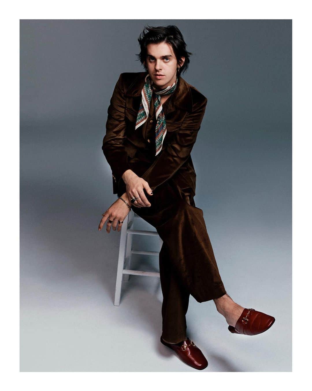 グッチさんのインスタグラム写真 - (グッチInstagram)「#EarlCave @psychoearli featured in @gqaustralia’s latest issue wearing a #GucciCruise20 velvet suit styled with #GucciPrincetown slippers by @alessandro_michele. #AlessandroMichele  #GucciEditorials Photography: @tomsl0an Styling: @markvassallo」12月8日 5時31分 - gucci