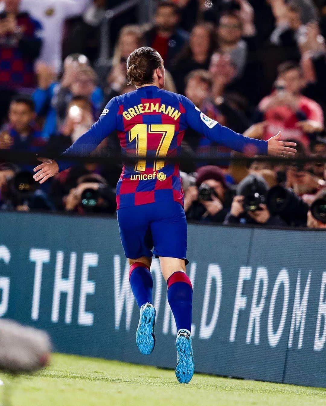 FCバルセロナさんのインスタグラム写真 - (FCバルセロナInstagram)「⚽️ Great goal 🍟 @antogriezmann」12月8日 5時36分 - fcbarcelona
