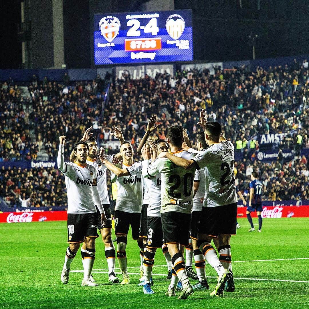 ロドリゴ・モレノ・マチャドのインスタグラム：「Gran trabajao de equipo en el derbi! AMUNT.」