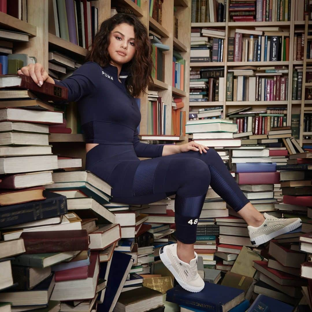 Teen Vogueさんのインスタグラム写真 - (Teen VogueInstagram)「There’s a hidden #13ReasonsWhy symbol in Selena Gomez’s newest @Puma drop — did you see it!? Selena reveals the meanings hidden in her collection at the link in bio.」12月8日 6時00分 - teenvogue