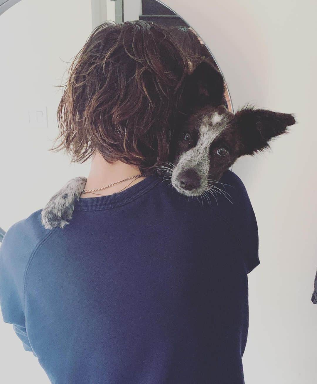 キャサリン・メーニッヒのインスタグラム：「She gives the best hugs」