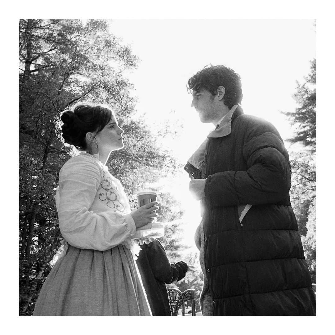 エマ・ワトソンのインスタグラム：「What do you mean I can’t have a French passport? @littlewomenmovie」